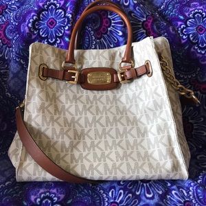 ⭐️⭐️Authentic⭐️⭐️ Micheal Kors Purse